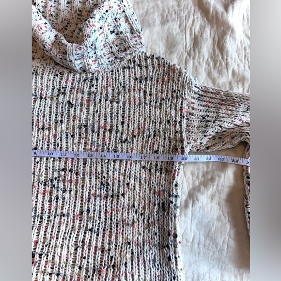 Jessica Simpson Sweater size S - Picture 7 of 9